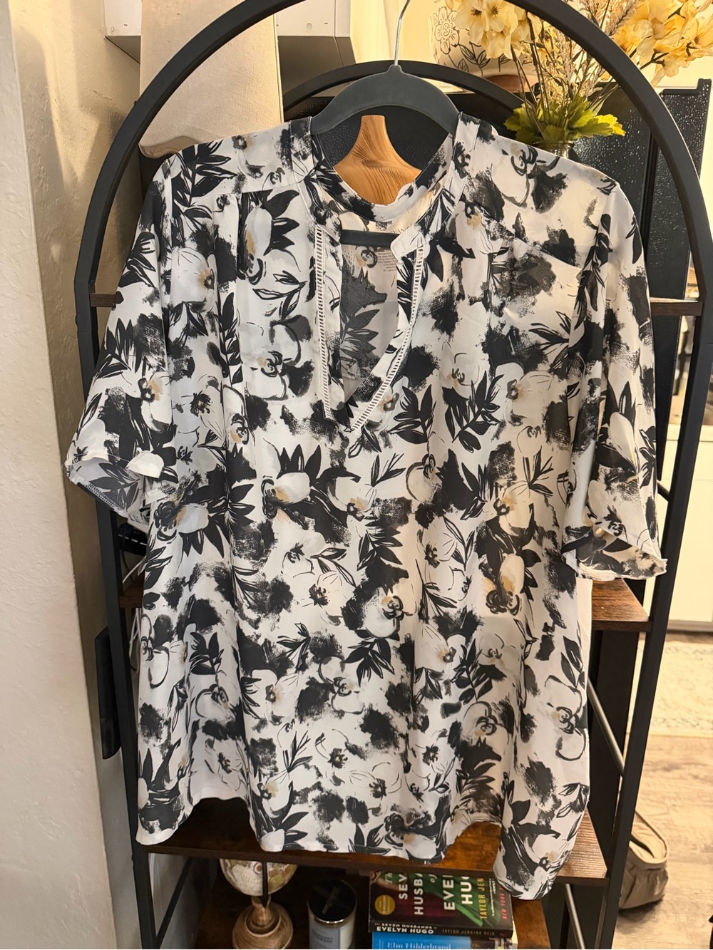 Lane Bryant Black and White Floral Keyhole Tunic